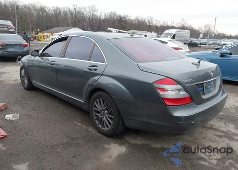 2007 Mercedes-Benz S 550 z USA, uszkodzony, nr VIN WDDNG71X27A015261